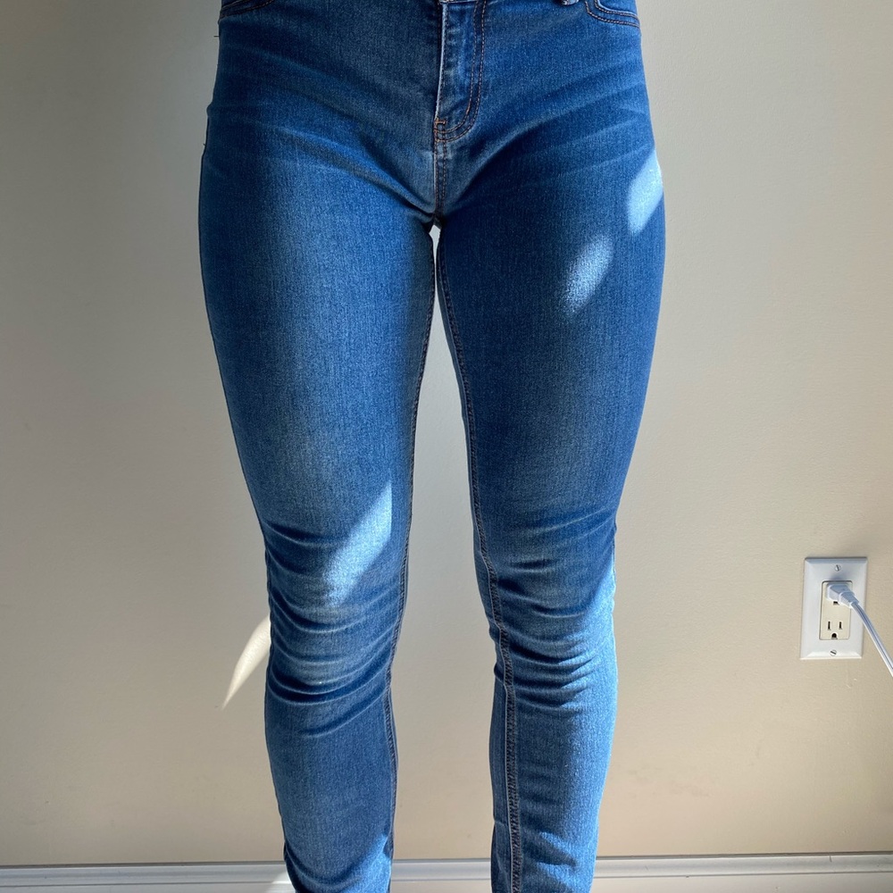 Skinny blue jeans